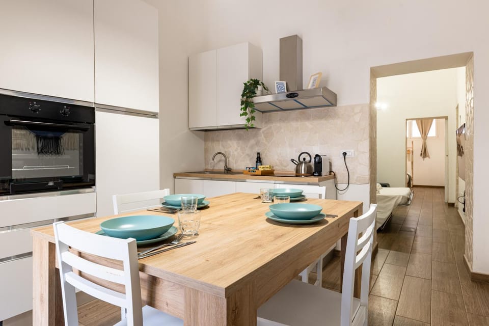 Kitchen or kitchenette, Dining area, stove