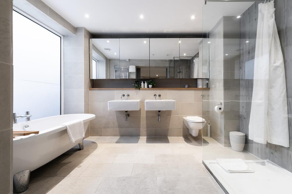 Shower, Toilet, Bath, towels
