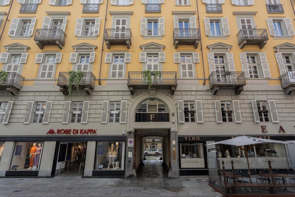 Property building, Facade/entrance, Off site