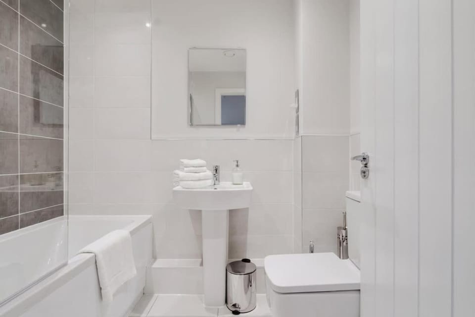Beautiful 2 Bed Apartment in a Converted Mill Apartment in Leeds