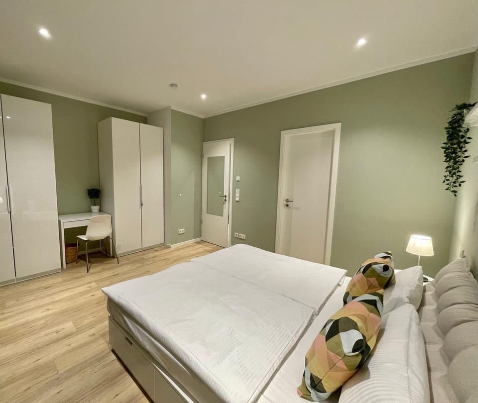 Photo of the whole room, Bedroom