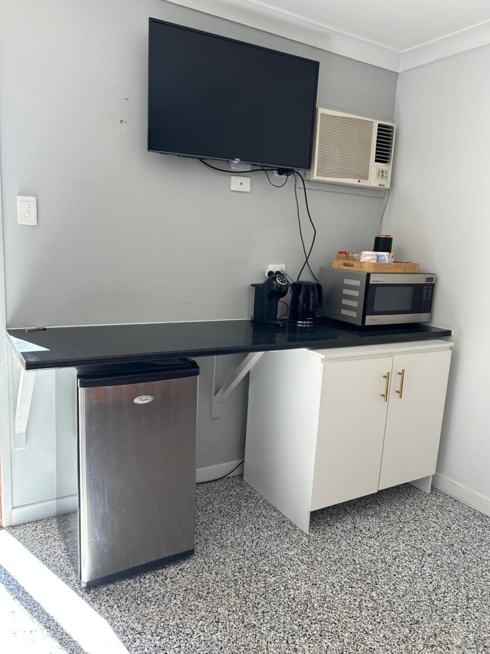 TV and multimedia, Kitchen or kitchenette, minibar, oven, air conditioner
