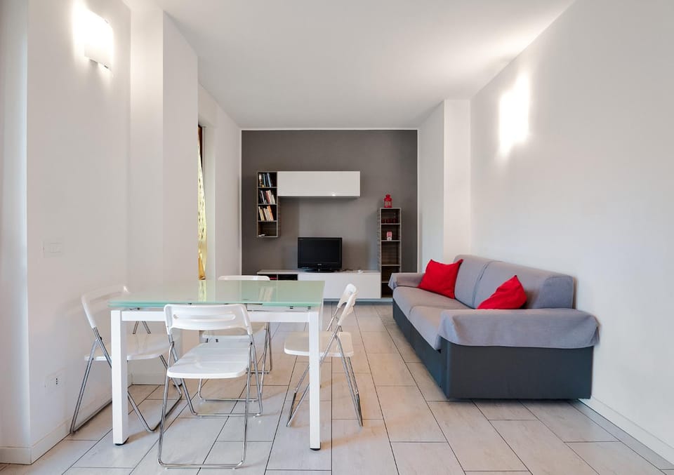 TV and multimedia, Living room, Seating area, Dining area, air conditioner