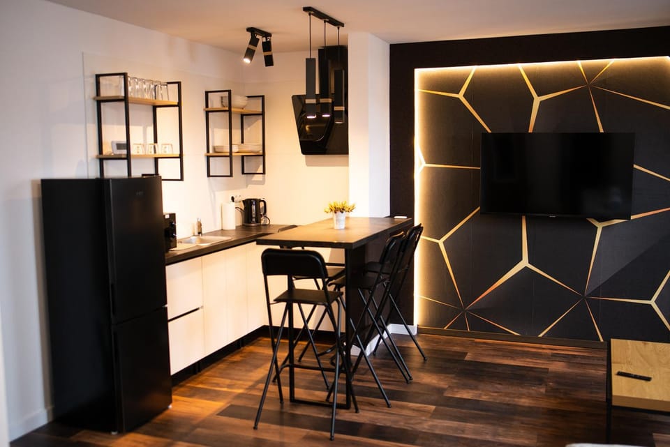 Kitchen or kitchenette, Dining area, minibar