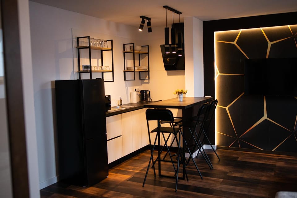 Kitchen or kitchenette, Dining area, minibar