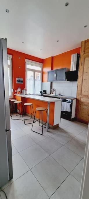 Kitchen or kitchenette, Dining area, minibar, pet friendly, stove