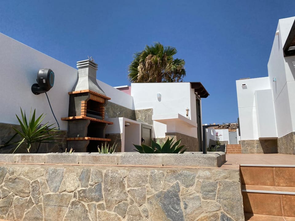 Casa Blanca Caleta - Golf & Sea Views - private heated Saltwater Pool - BBQ - Aircondition" House in Maxorata