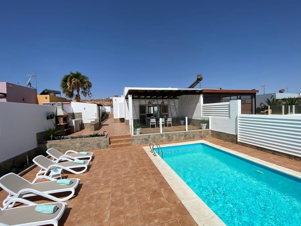 Casa Blanca Caleta - Golf & Sea Views - private heated Saltwater Pool - BBQ - Aircondition" House in Maxorata