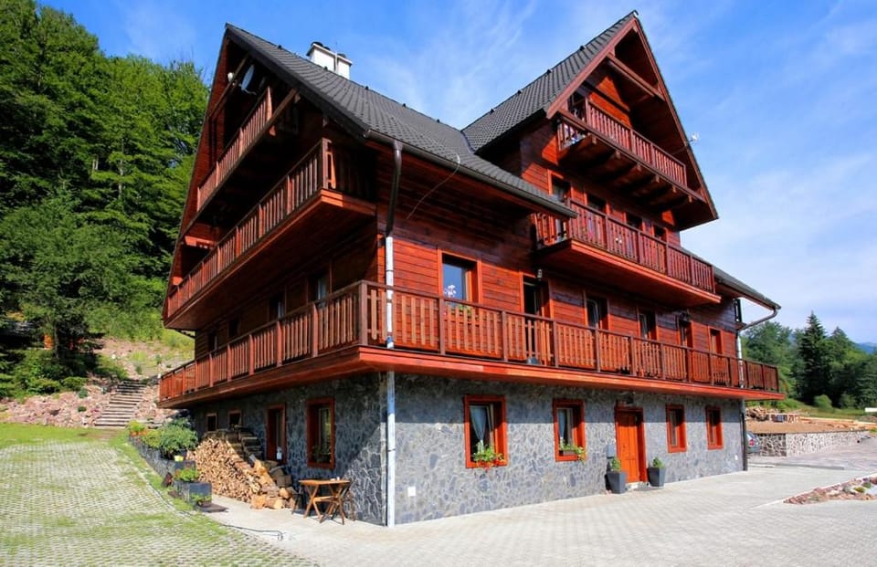 Property building, Natural landscape, Parking