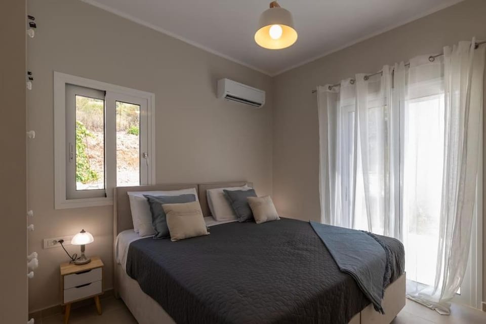 Bed, Bedroom, air conditioner