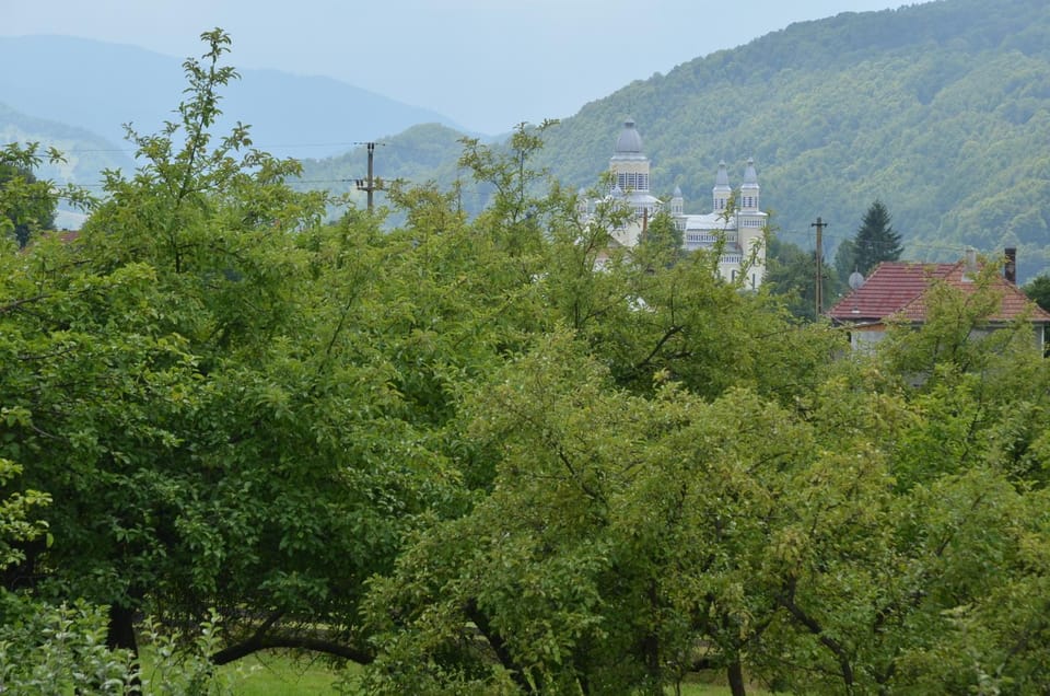 Nearby landmark, Natural landscape, Landmark view