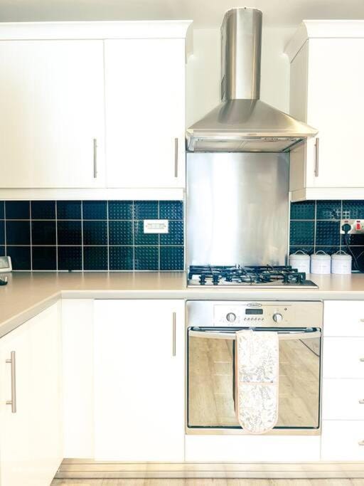 Modern 3 bed home, Chesterfield Apartment in Chesterfield