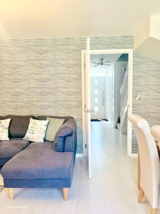 Modern 3 bed home, Chesterfield Apartment in Chesterfield