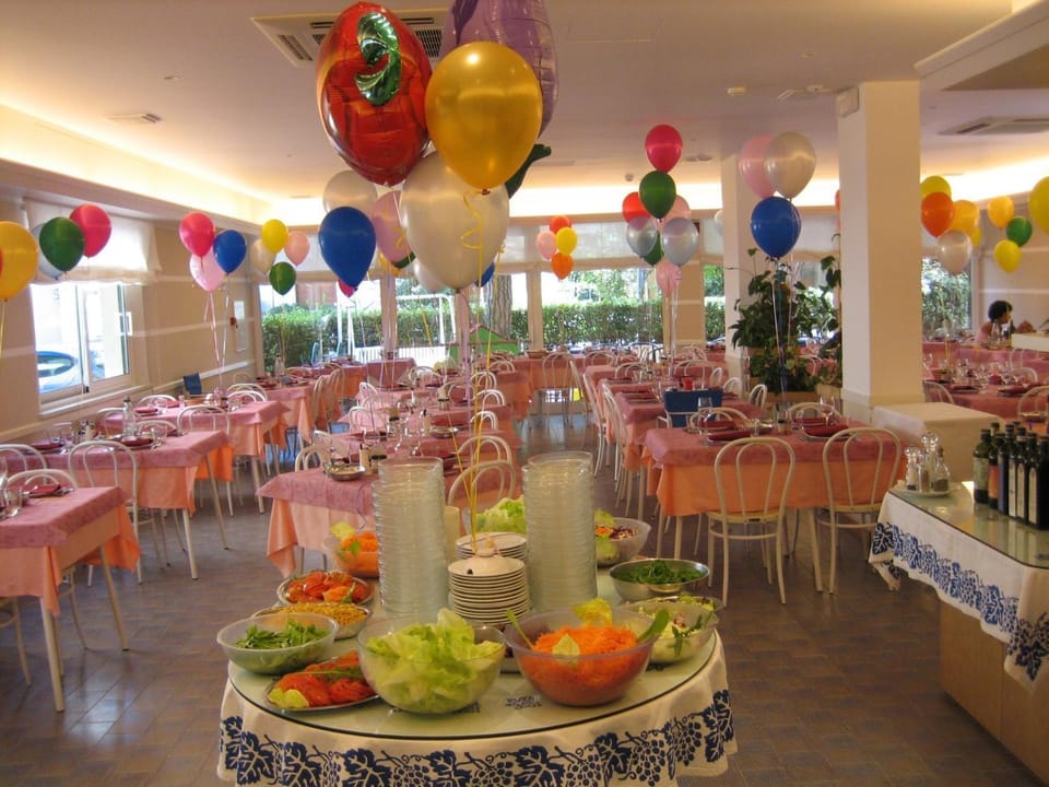 Restaurant/places to eat, Food
