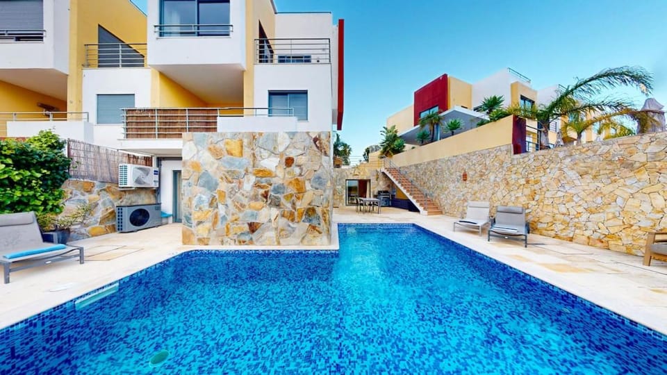 Swimming pool, sunbed