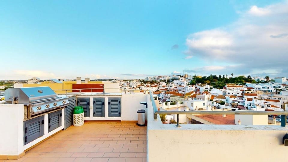 Balcony/Terrace, City view
