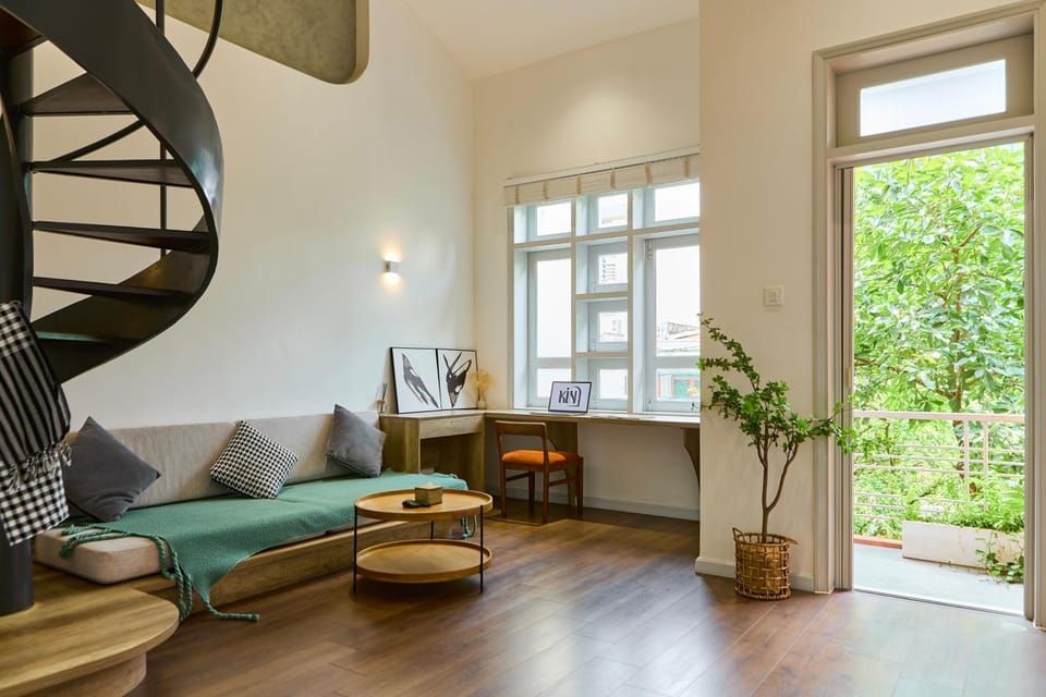 Natural landscape, View (from property/room), Balcony/Terrace, Living room, Photo of the whole room, Decorative detail, Seating area, City view, Garden view, Area and facilities, Entertainment, flat iron, furniture, hair dryier