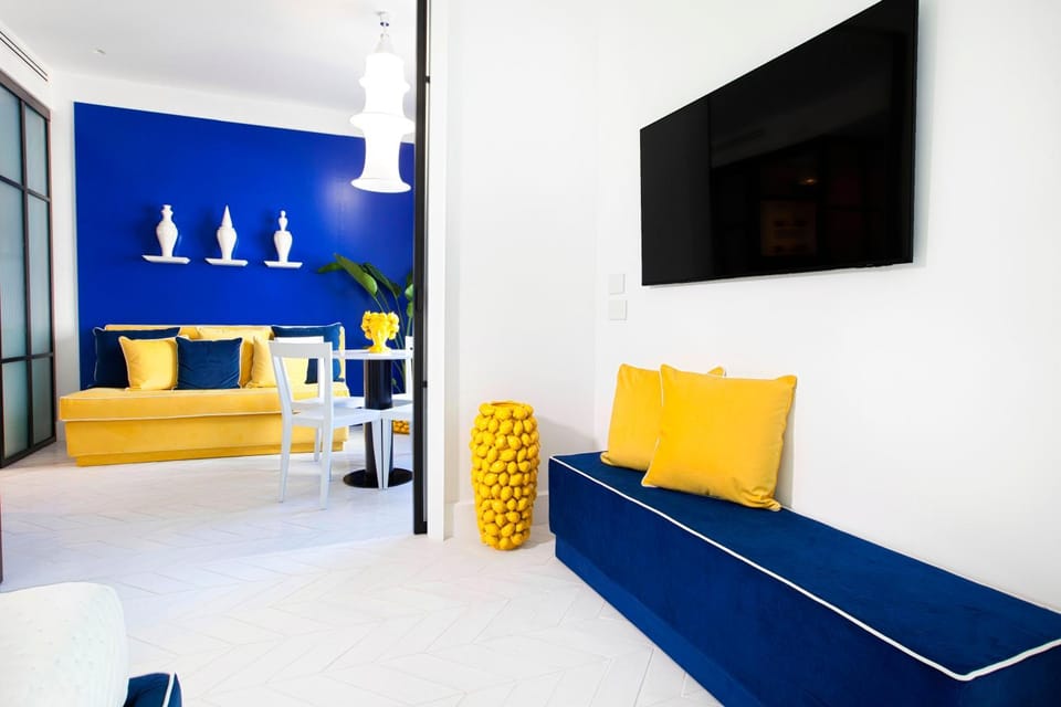 Communal lounge/ TV room, Living room