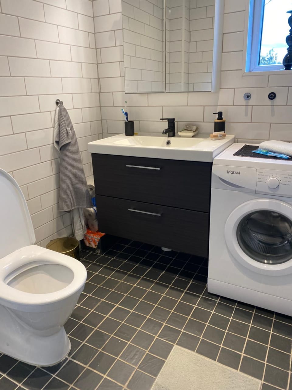 Toilet, Bathroom, towels, washing machine