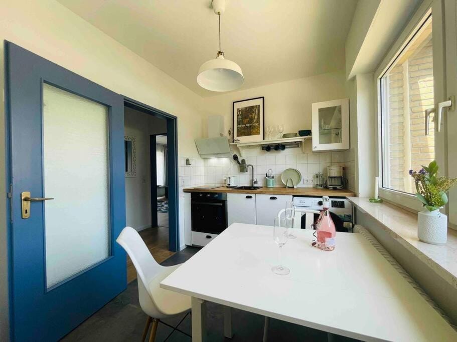 Kitchen or kitchenette, Dining area, dishwasher, oven, pet friendly, stove, toaster