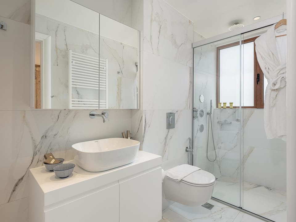 Shower, Toilet, Bathroom, towels