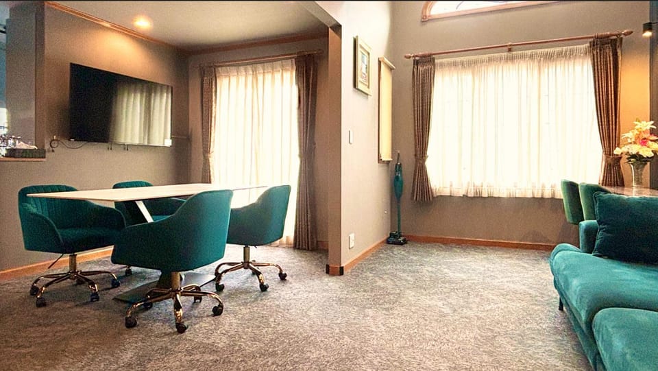 Living room, Dining area, Diving