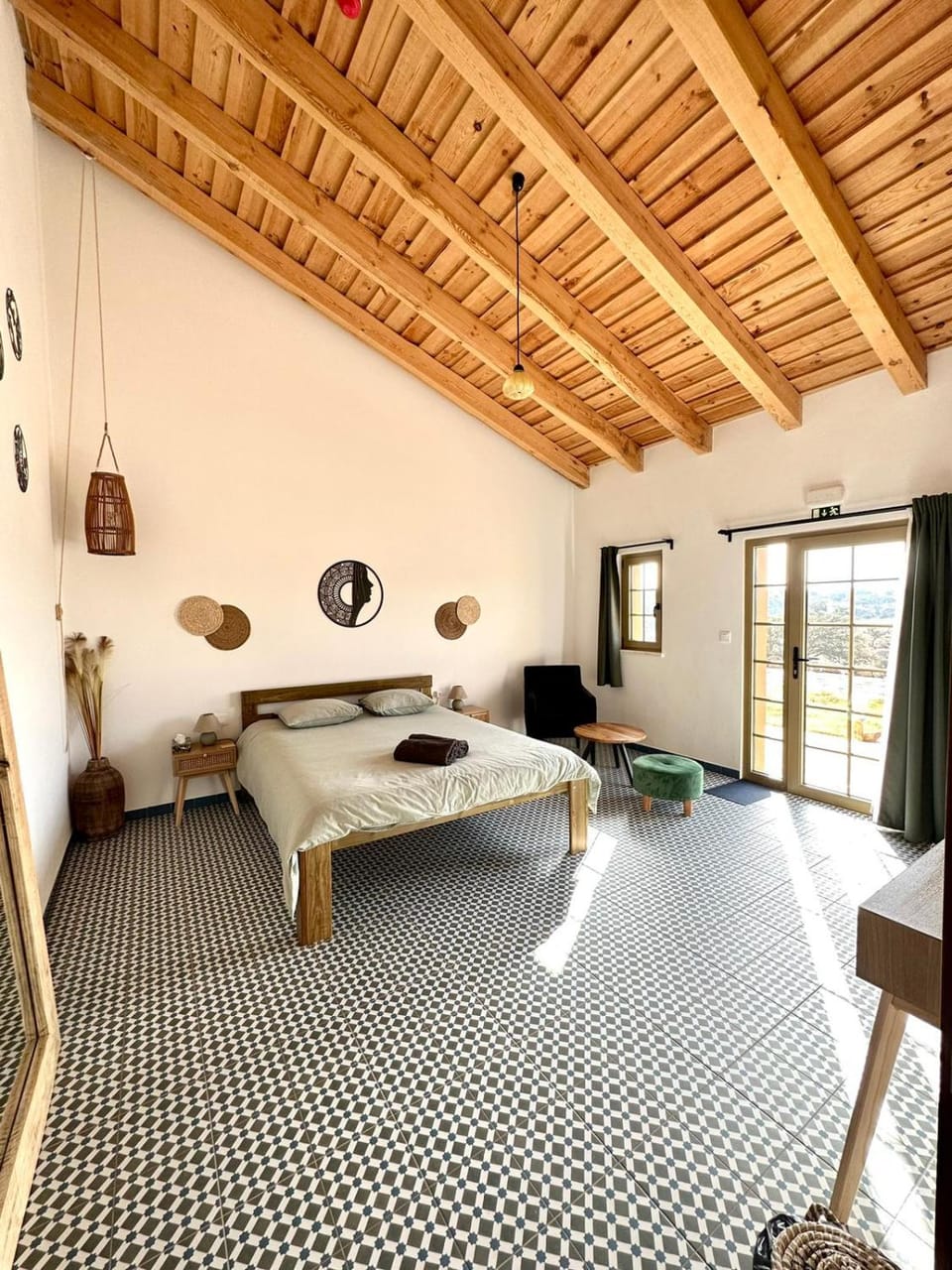 Property building, Bed, Bedroom