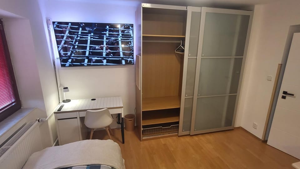 TV and multimedia, hair dresser, wardrobe