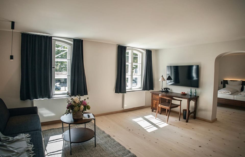 Living room, Photo of the whole room