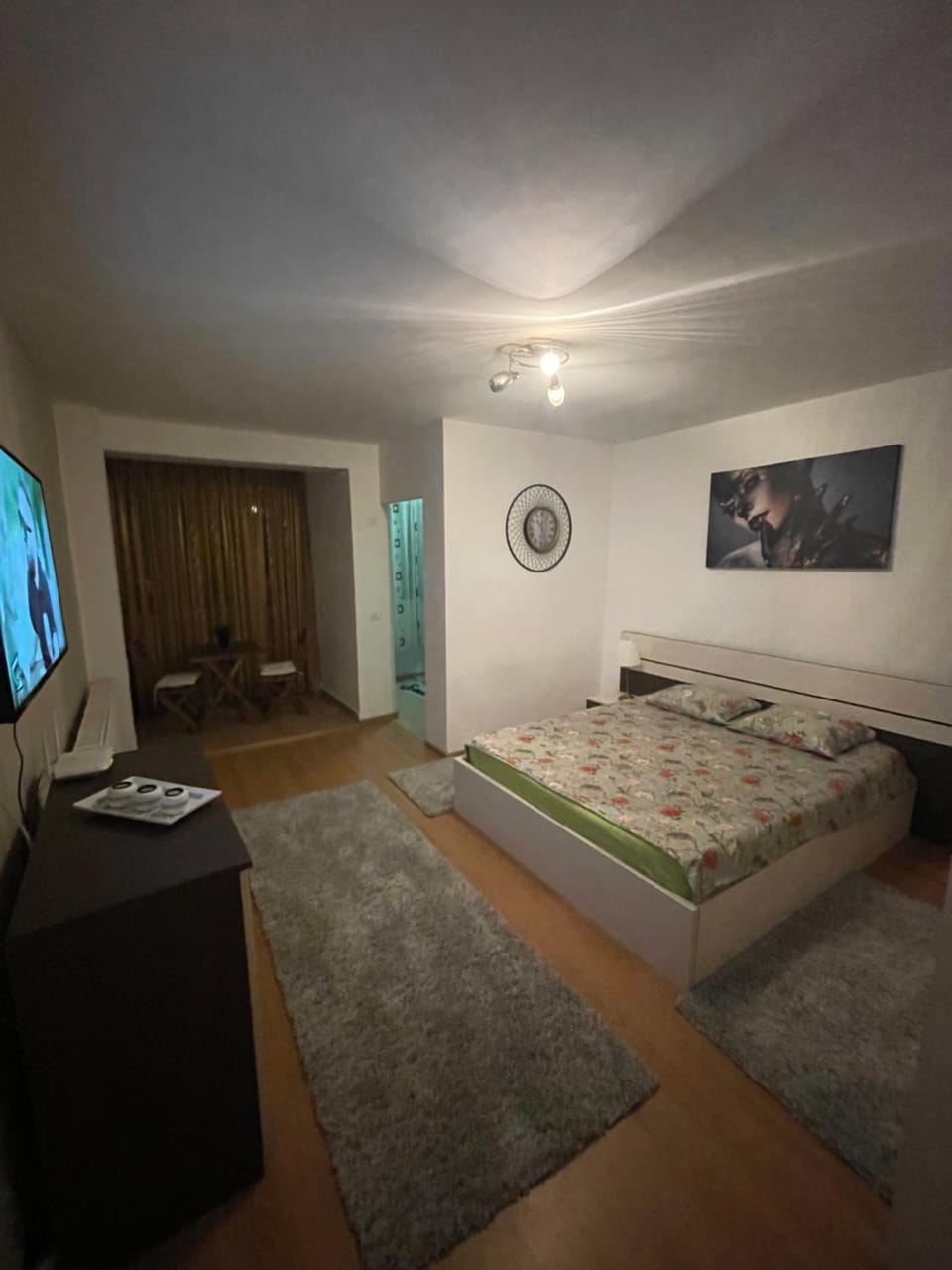 Bed, Bedroom, hair dresser