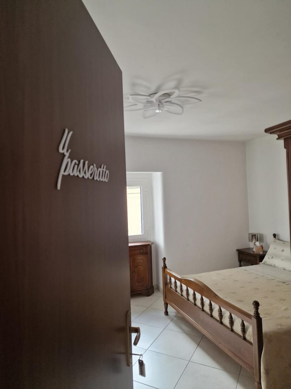 Bed, Photo of the whole room, Bedroom, safe