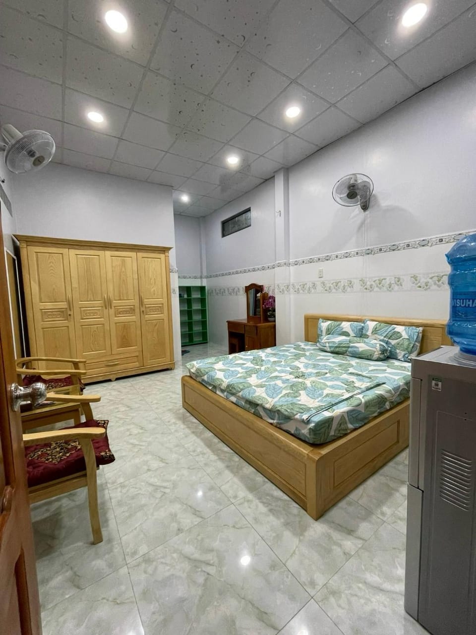 Photo of the whole room, Seating area, Bedroom, wardrobe, air conditioner