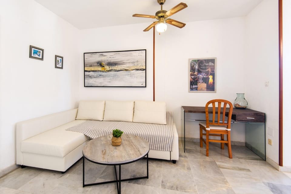Living room, Seating area, fireplace