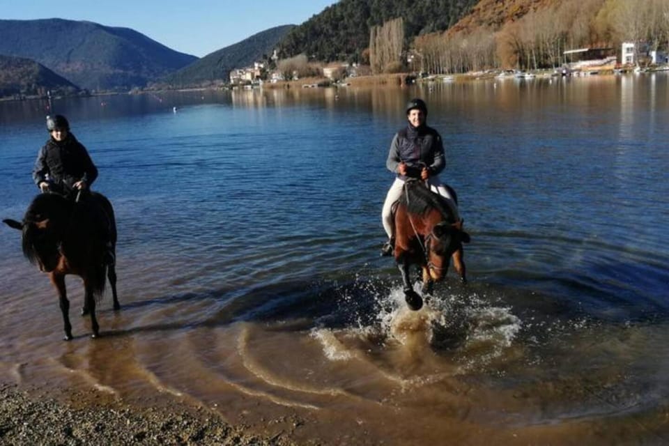 Horse-riding, Lake view