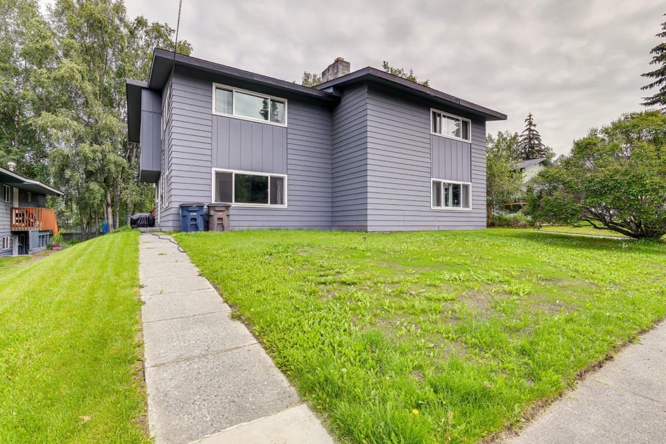 Anchorage Home ~ 7 Mi to Chugach State Park! House in Anchorage