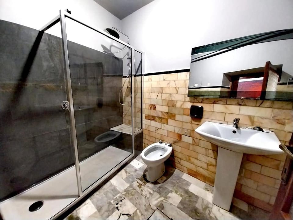 Shower, Toilet, Bathroom, bidet, towels