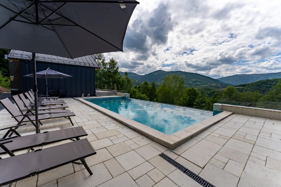 Day, Natural landscape, Pool view, Swimming pool, sunbed