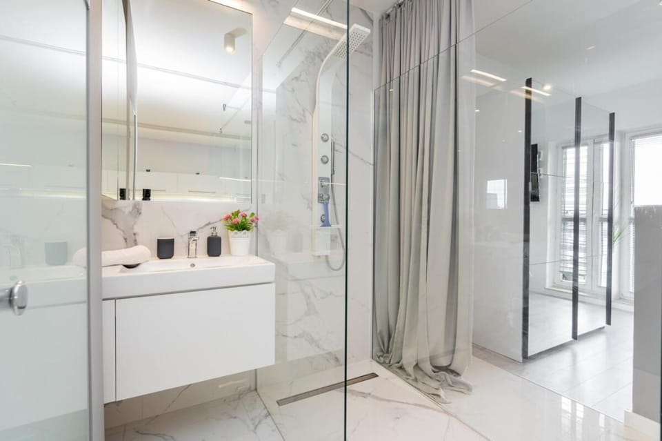 Wagonowa Premium Studio Chopin Airport Apartment in Warsaw