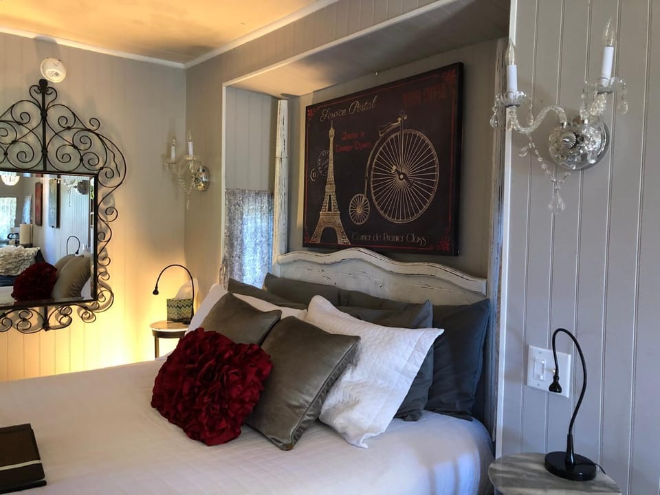 Featherbed Railroad Bed and Breakfast in Nice