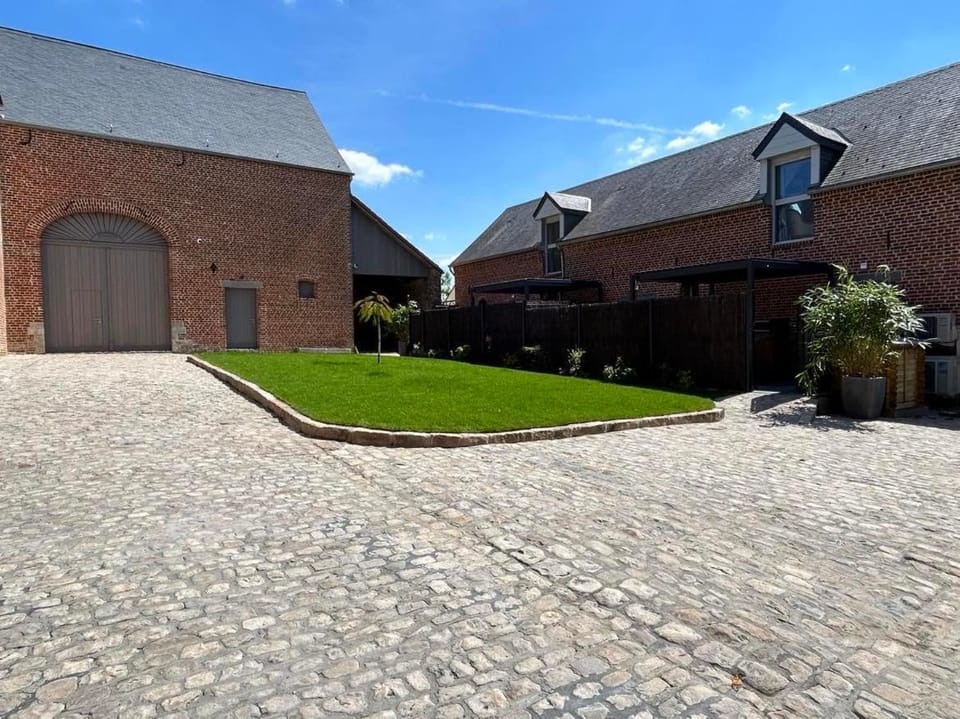 Property building, Day