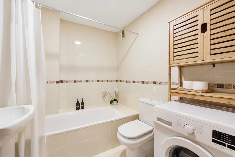 Sunlit apartment "Casa Bonita" with free parking Apartment in Malaga