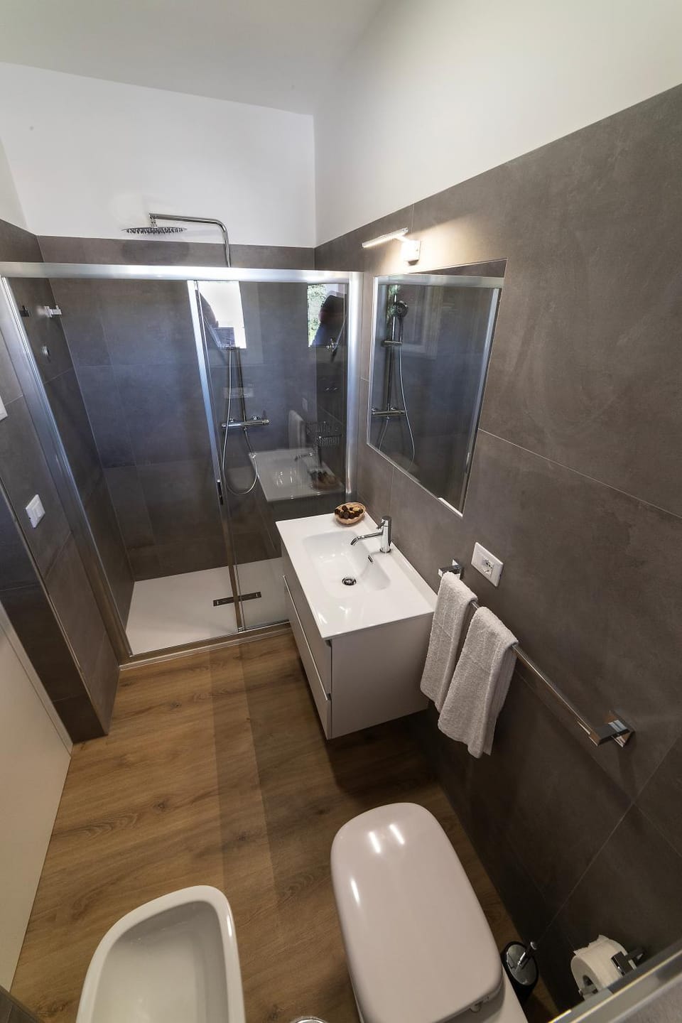 Shower, Toilet, Bathroom, bidet, towels