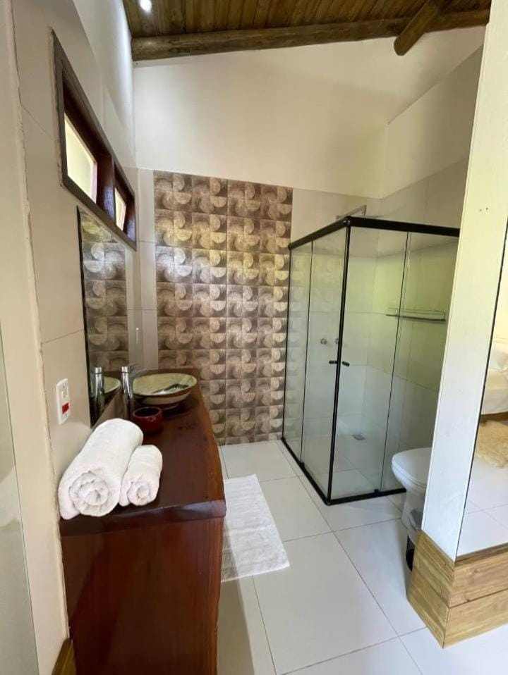 Bathroom, Bedroom, towels