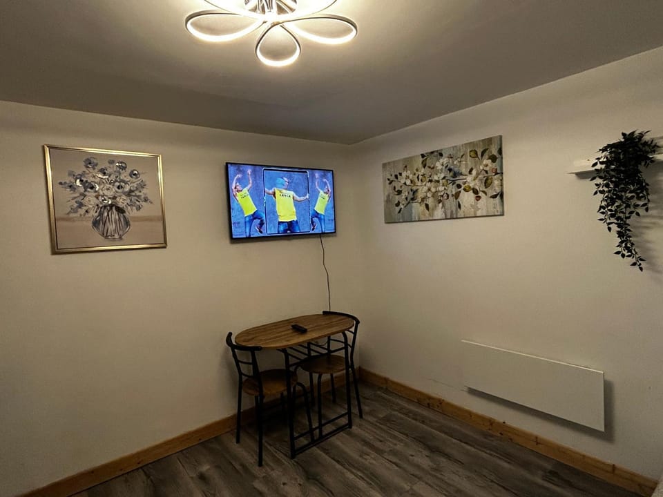 Stardust Getaway Tiny-Home E32AK40 House in County Kilkenny