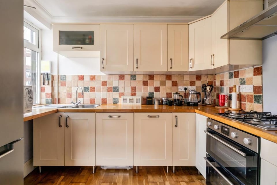 Kitchen or kitchenette, oven, stove