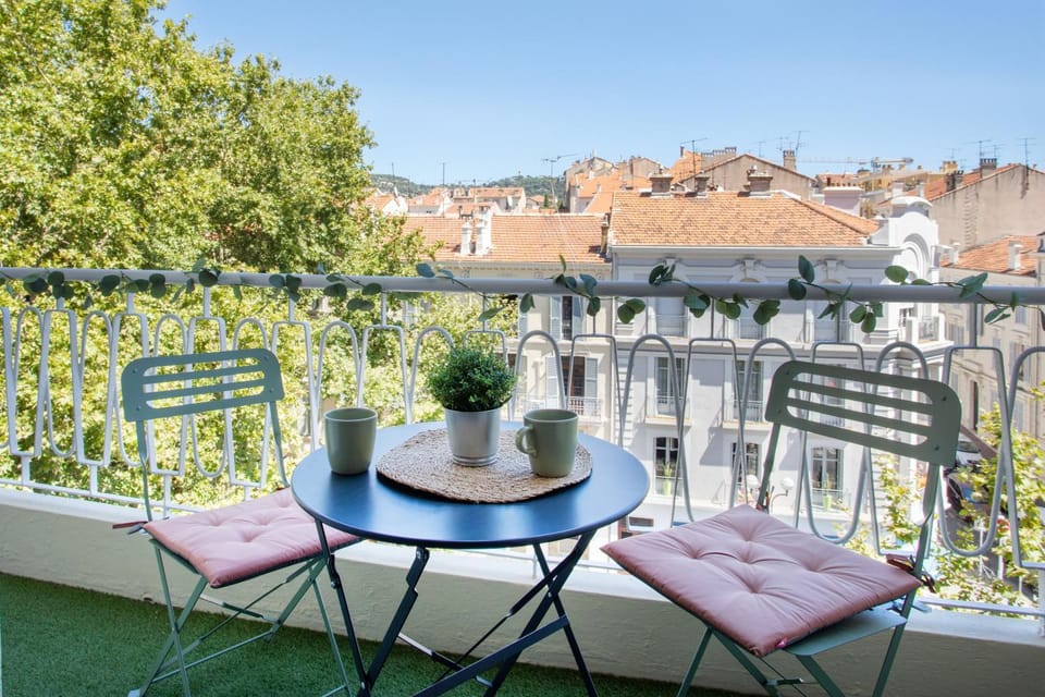 Day, Natural landscape, View (from property/room), Balcony/Terrace, Dining area, Mountain view