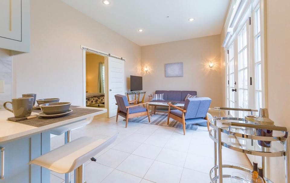 Only One Block From Square, Museum And Trails! 13 House in Rogers