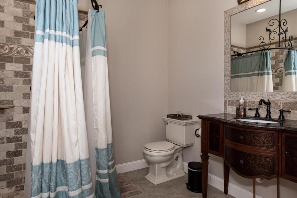 Pinnacle Luxury Apt Awesome Location & Life Style! Hotel in Rogers