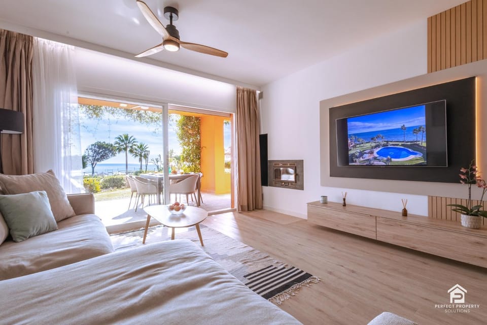 TV and multimedia, Living room, fireplace