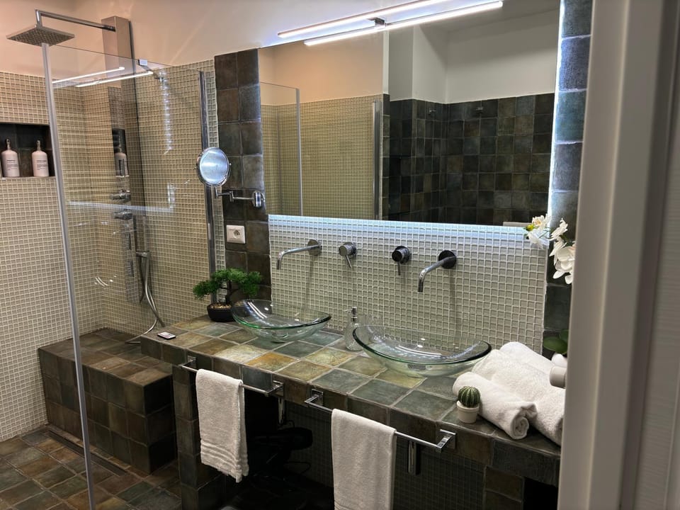 Shower, Bathroom, towels